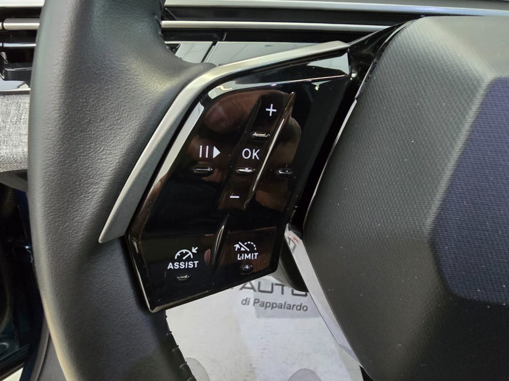 PEUGEOT 3008 Hybrid 145CV e-DCS6 Allure - 12