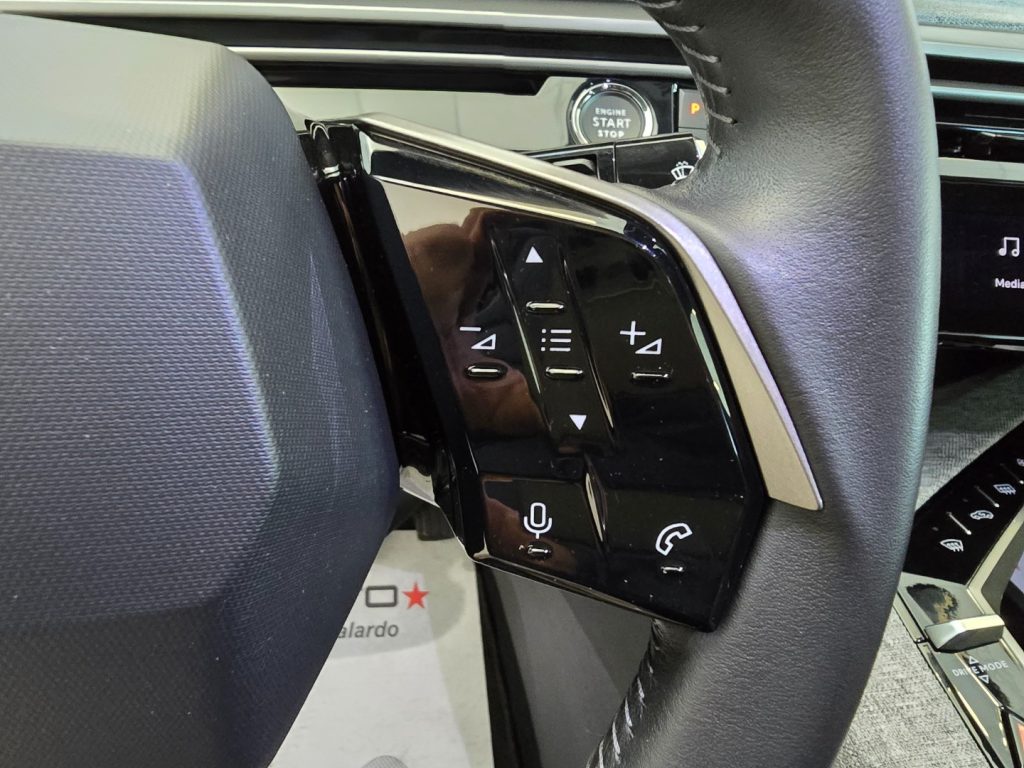 PEUGEOT 3008 Hybrid 145CV e-DCS6 Allure - 13