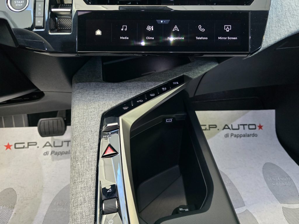 PEUGEOT 3008 Hybrid 145CV e-DCS6 Allure - 17