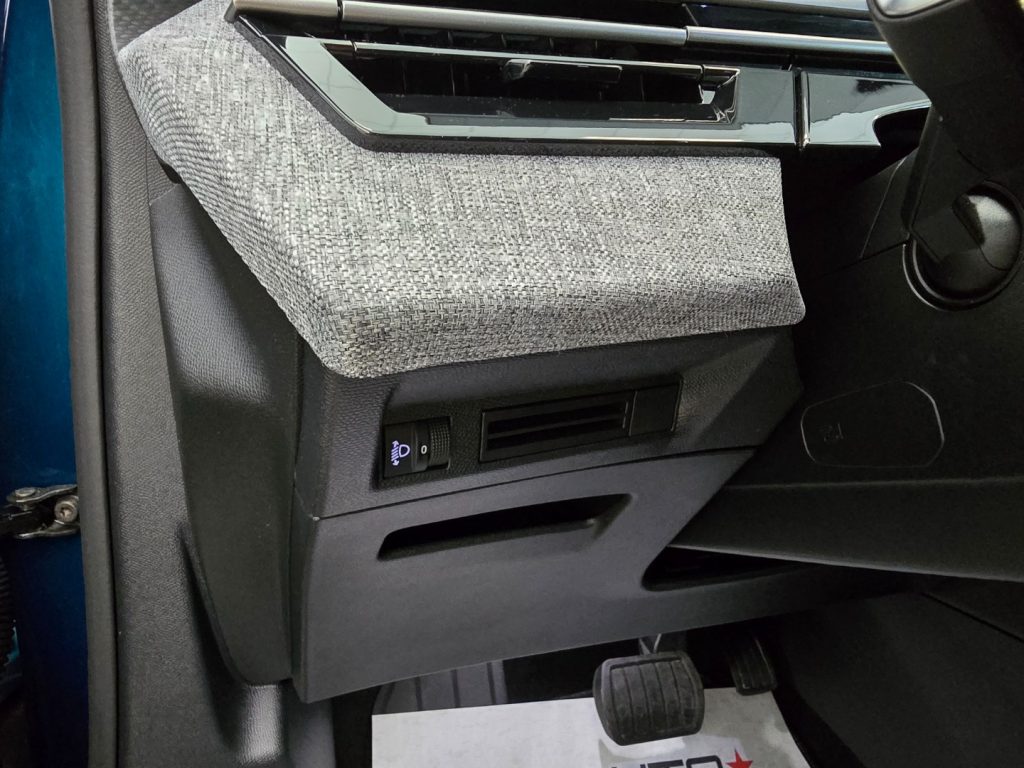 PEUGEOT 3008 Hybrid 145CV e-DCS6 Allure - 19