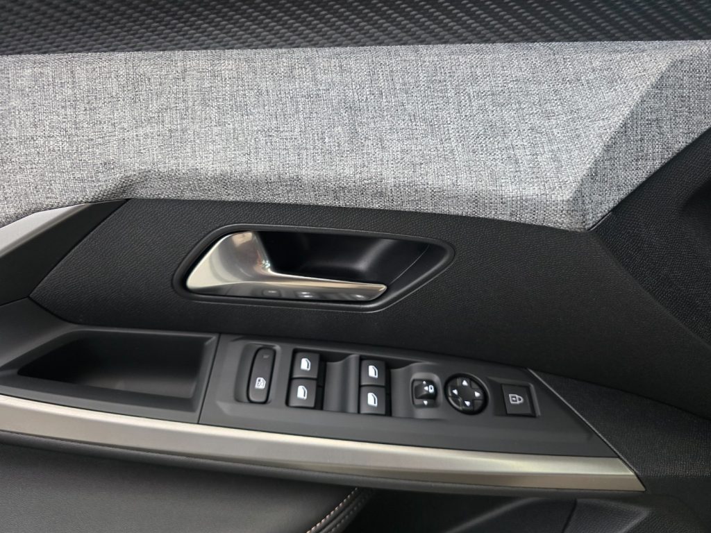 PEUGEOT 3008 Hybrid 145CV e-DCS6 Allure - 20