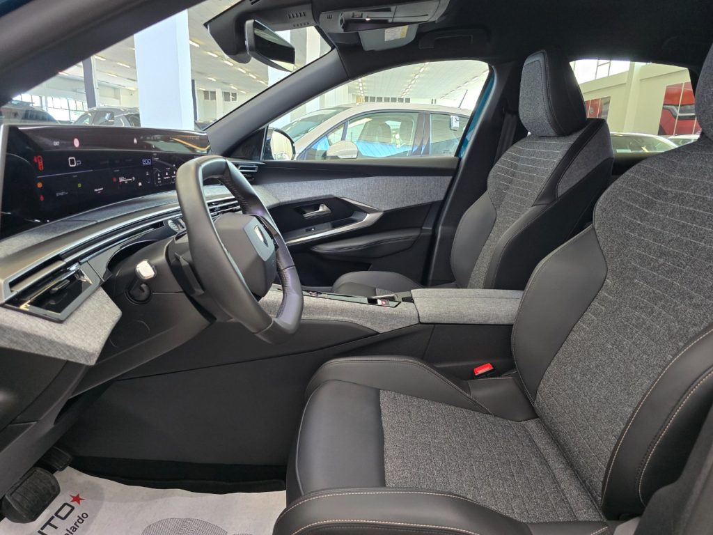 PEUGEOT 3008 Hybrid 145CV e-DCS6 Allure - 21