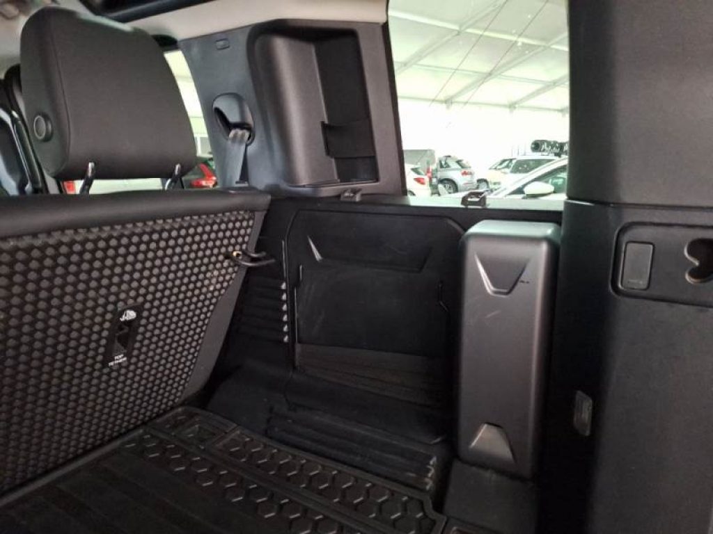 LAND ROVER Defender 110 3.0D I6 250 CV AWD Auto SE - 10