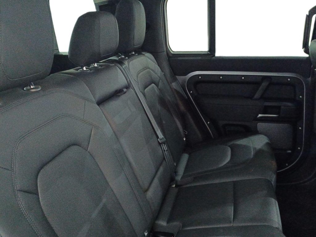 LAND ROVER Defender 110 3.0D I6 250 CV AWD Auto SE - 11