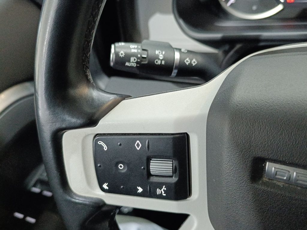 LAND ROVER Defender 110 3.0D I6 250 CV AWD Auto SE - 19