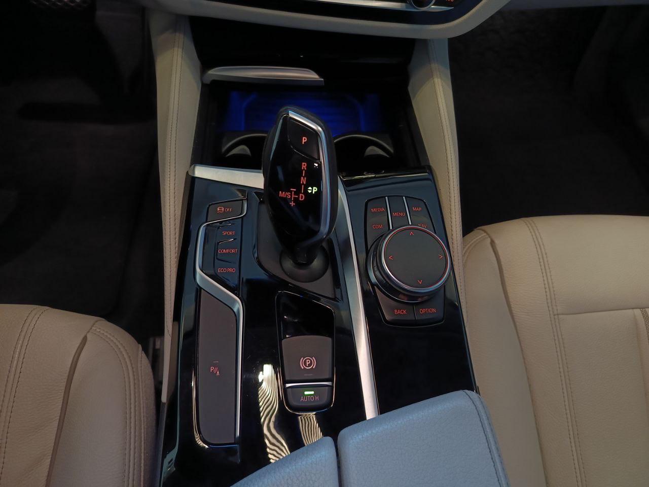 BMW 520 d aut. Touring Luxury - 16