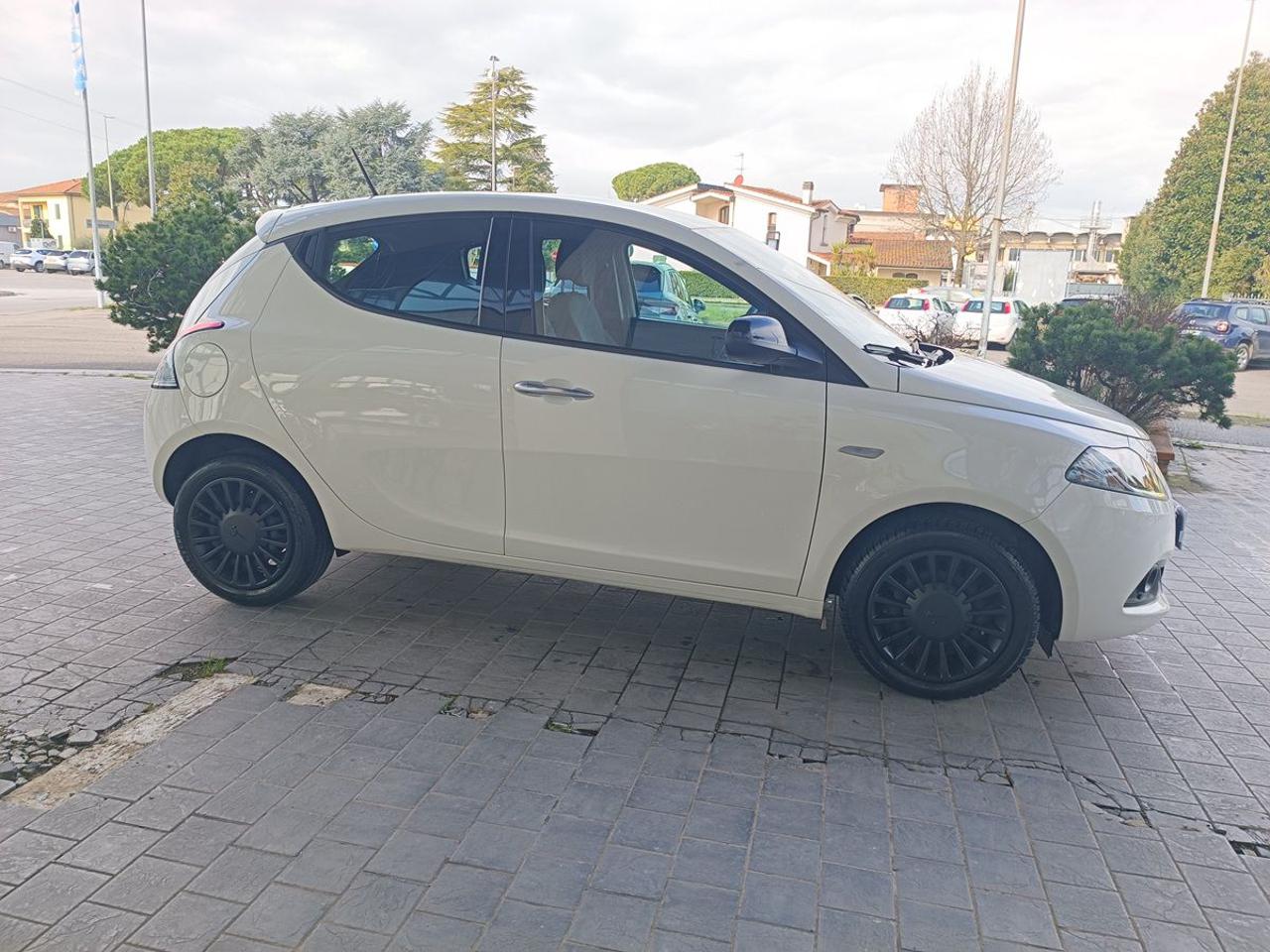 LANCIA Ypsilon 1.0 FireFly 5 porte S&S Hybrid Ecochic Silver - 18