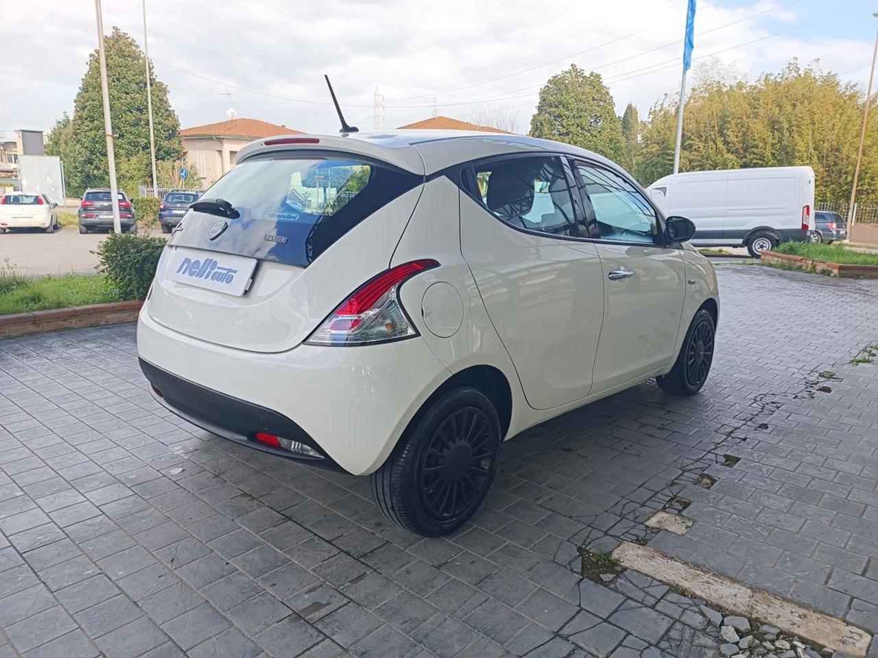 LANCIA Ypsilon 1.0 FireFly 5 porte S&S Hybrid Ecochic Silver - 19