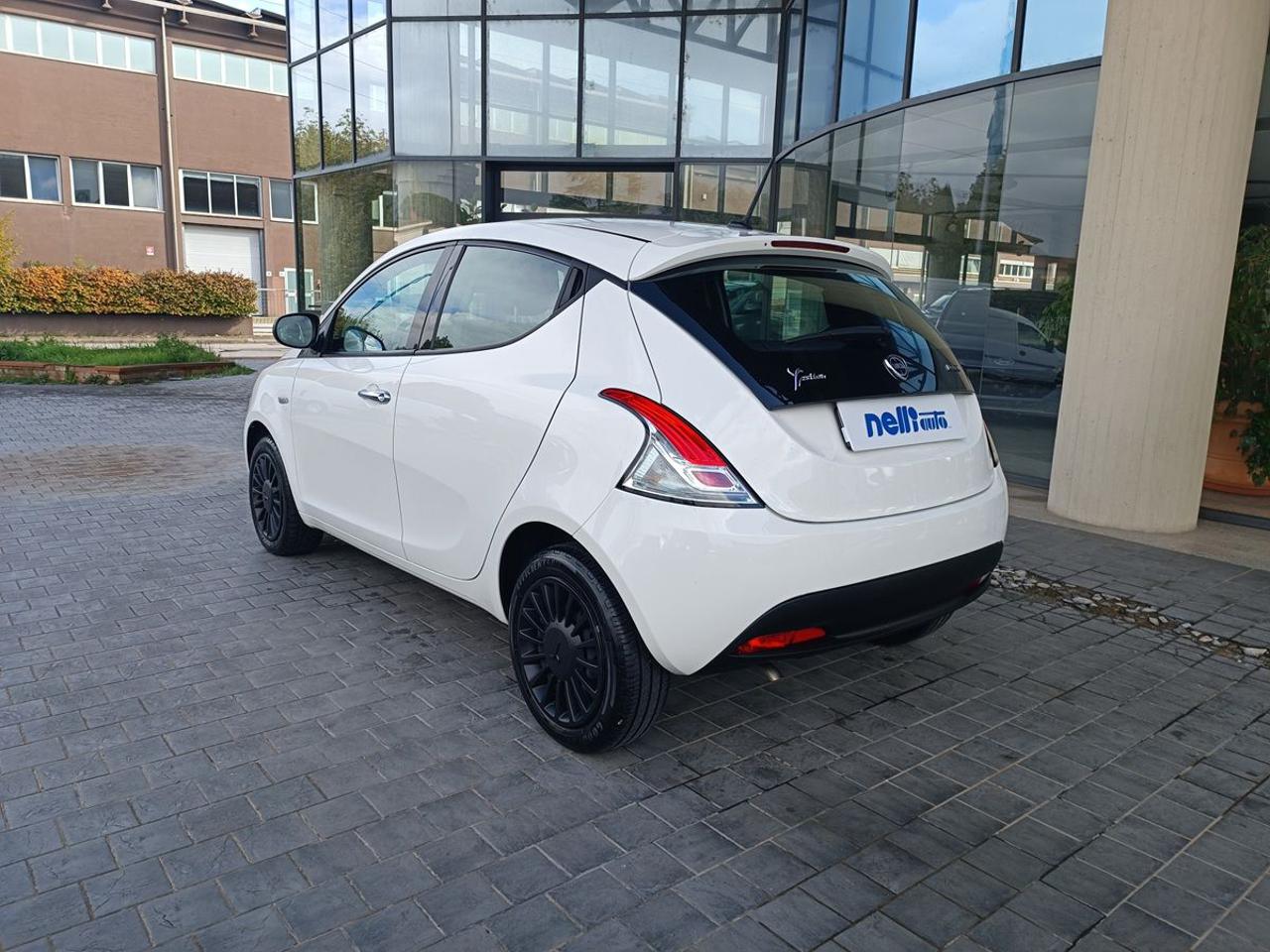 LANCIA Ypsilon 1.0 FireFly 5 porte S&S Hybrid Ecochic Silver - 22