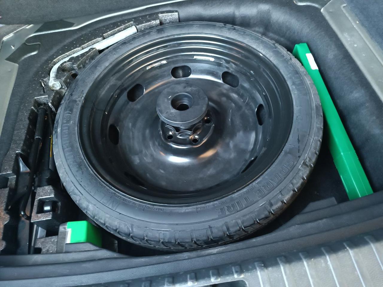 SKODA Karoq 1.6 TDI SCR DSG Ambition - 12