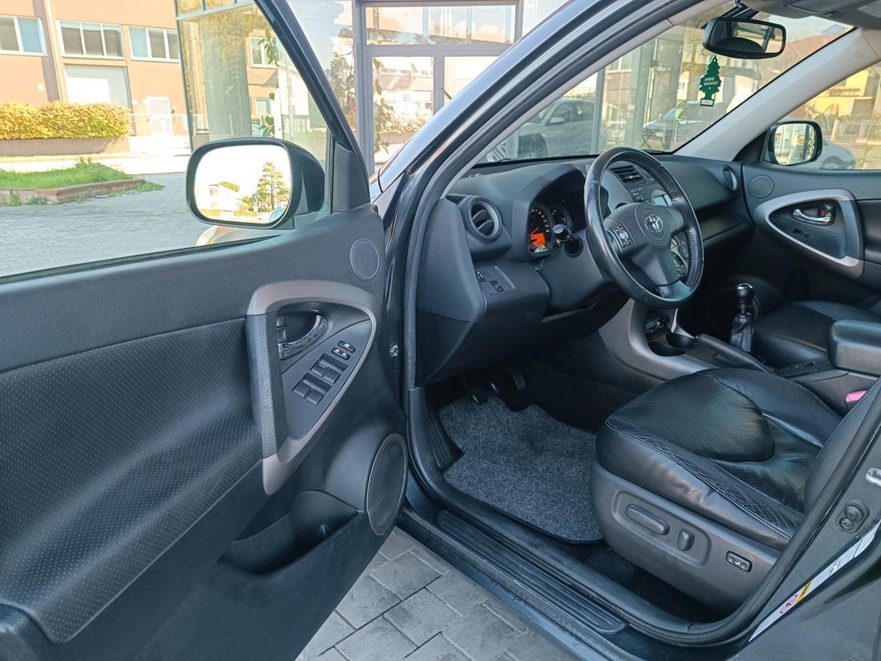 TOYOTA RAV 4 MY23 RAV4 2.2 D-4D 177 CV Luxury - 3