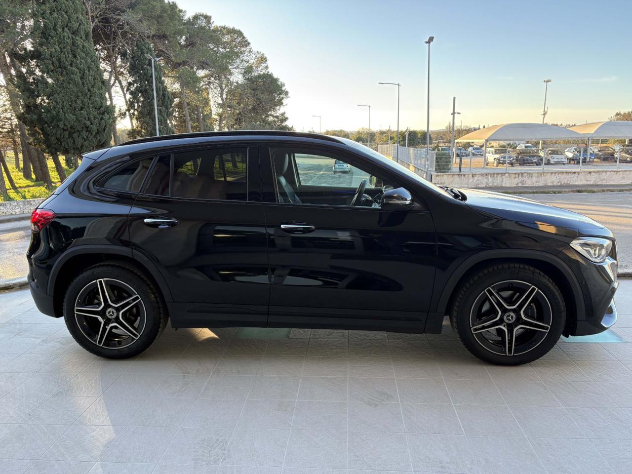 MERCEDES-BENZ GLA 200 d Automatic Premium Amg Pack Night - 4