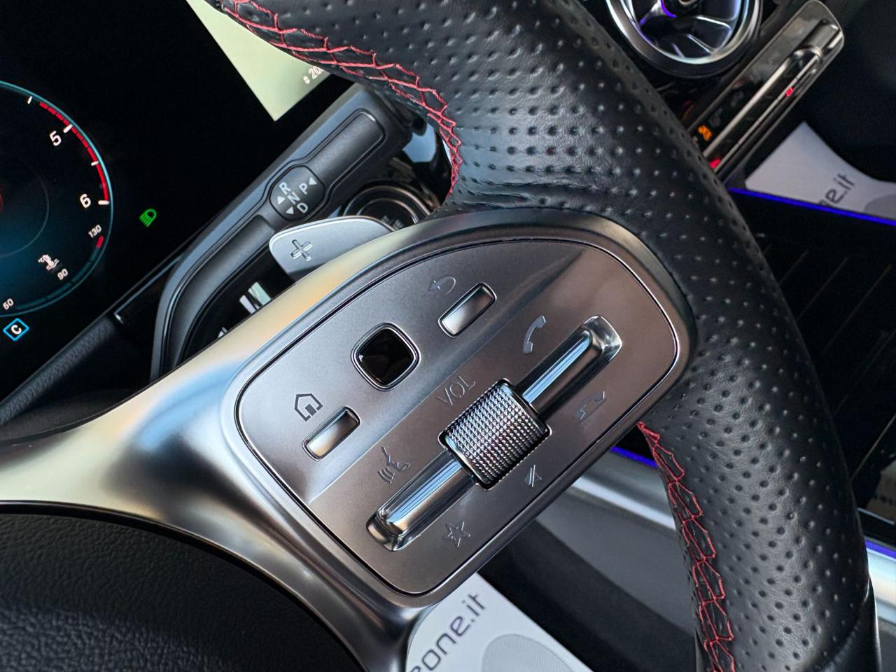 MERCEDES-BENZ GLA 200 d Automatic Premium Amg Pack Night - 26