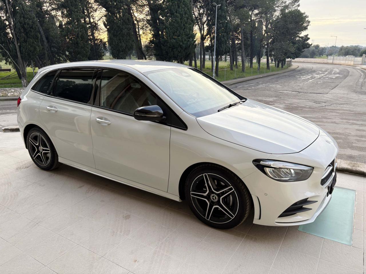 MERCEDES-BENZ B 180 d Automatic AMG Line Premium Pack Night - 3