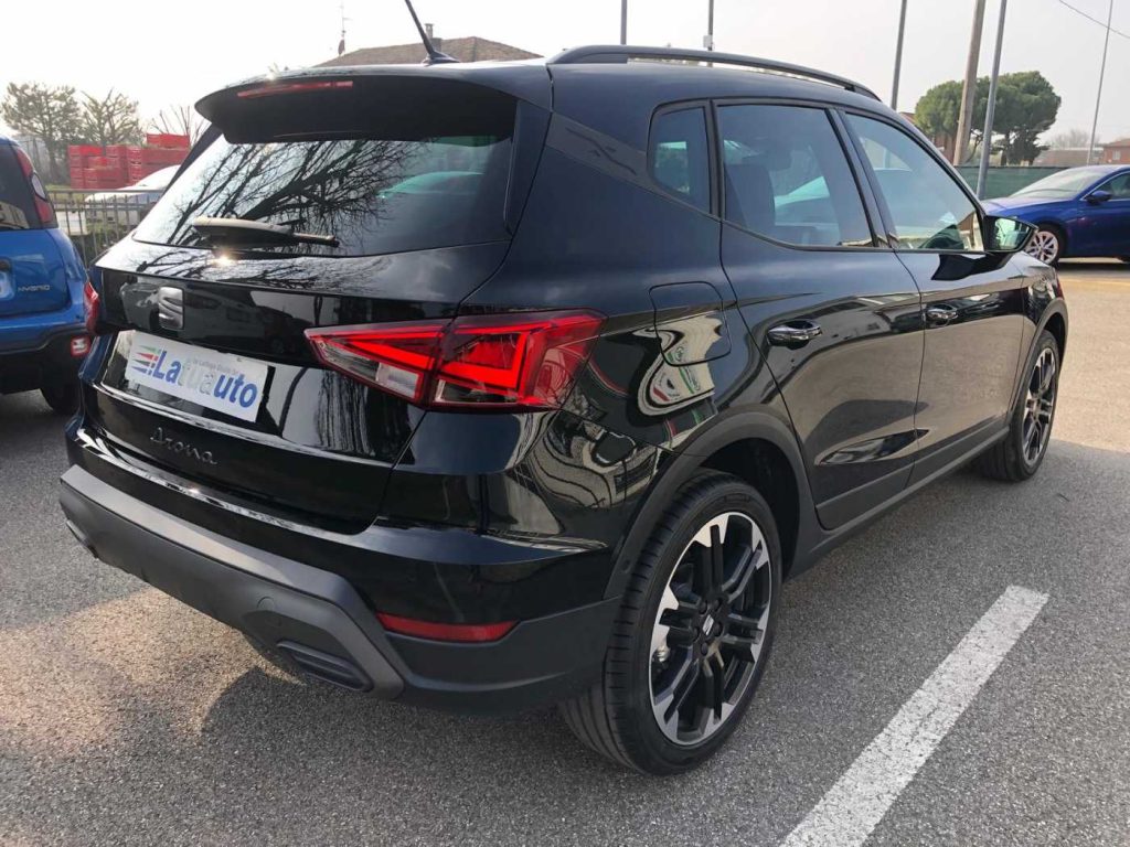 SEAT Arona 1.0 EcoTSI 115 CV Black Edition - 4