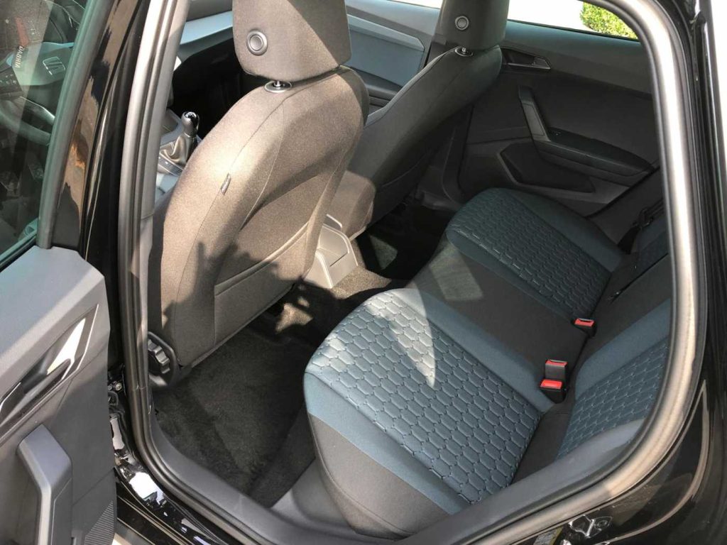 SEAT Arona 1.0 EcoTSI 115 CV Black Edition - 12