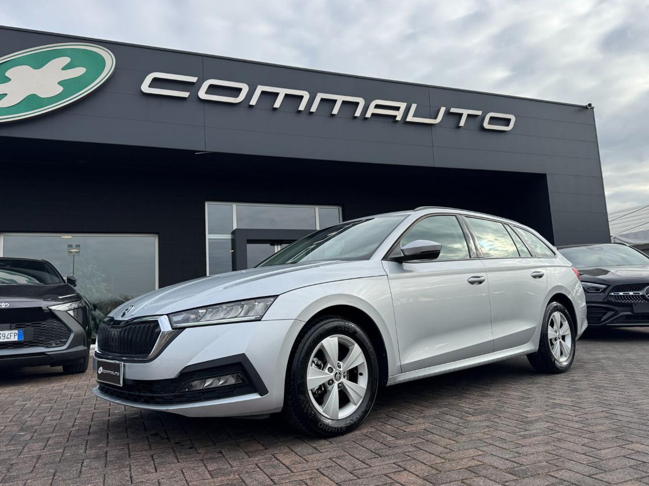 SKODA Octavia 2.0 TDI EVO SCR DSG Wagon Executive - 1