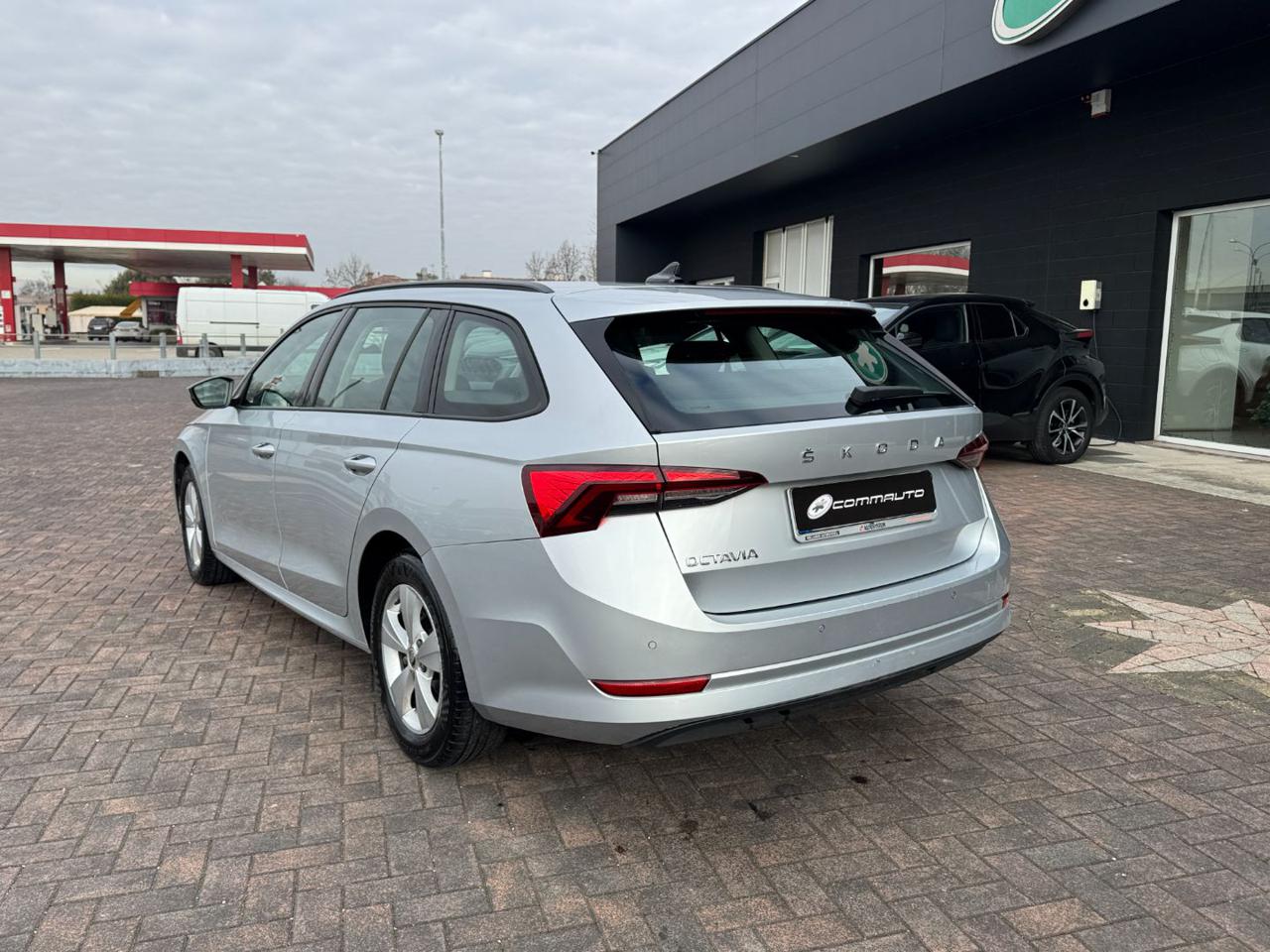 SKODA Octavia 2.0 TDI EVO SCR DSG Wagon Executive - 6