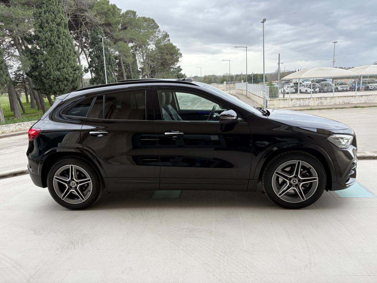 MERCEDES-BENZ GLA 200 d Automatic Premium Amg Pack Night-TETTO - 4