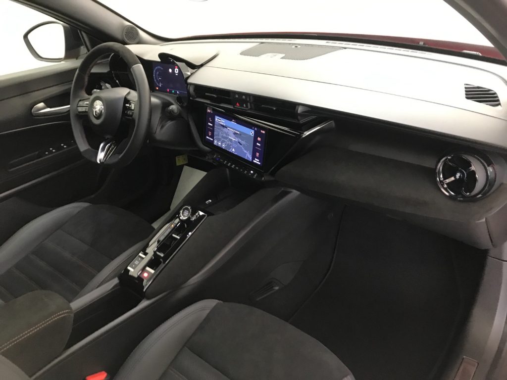 ALFA ROMEO Junior 1.2 145 CV Hybrid eDCT6 Intensa + Tetto - 23