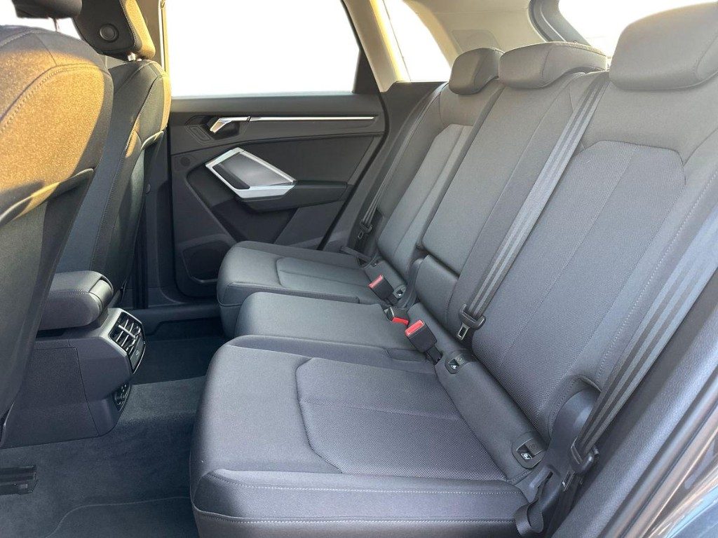 AUDI Q3 35 TFSI S tronic S-line edition - 9