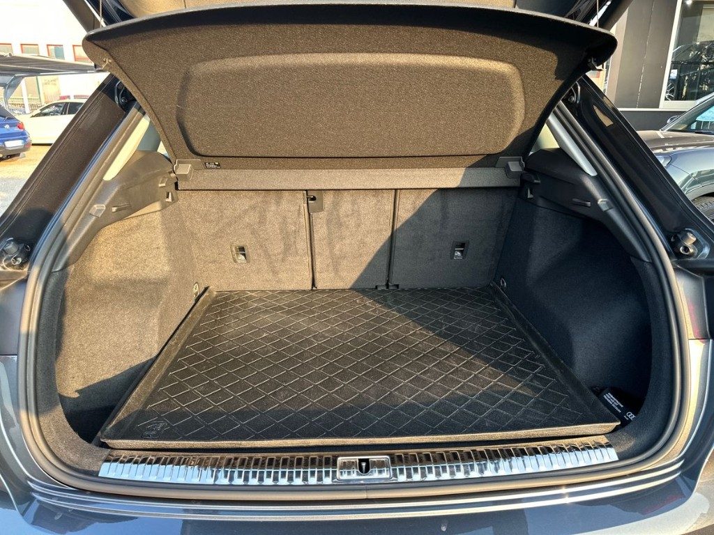 AUDI Q3 35 TFSI S tronic S-line edition - 12