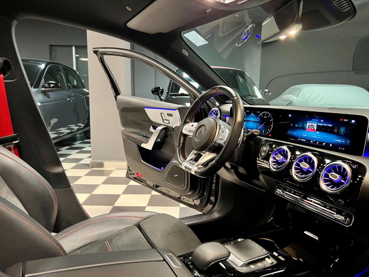 MERCEDES-BENZ A 35 AMG 4Matic - 26