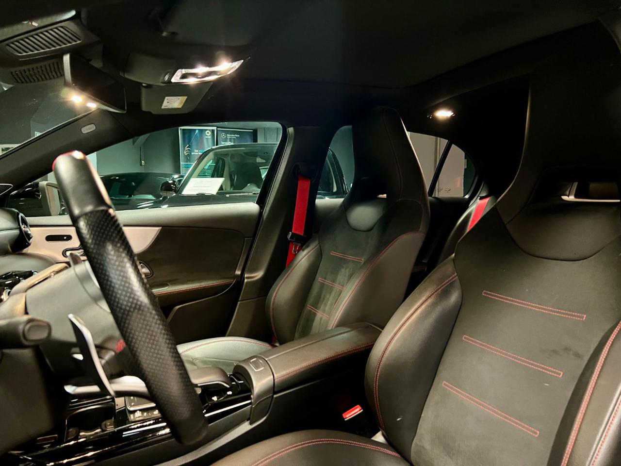 MERCEDES-BENZ A 35 AMG 4Matic - 14