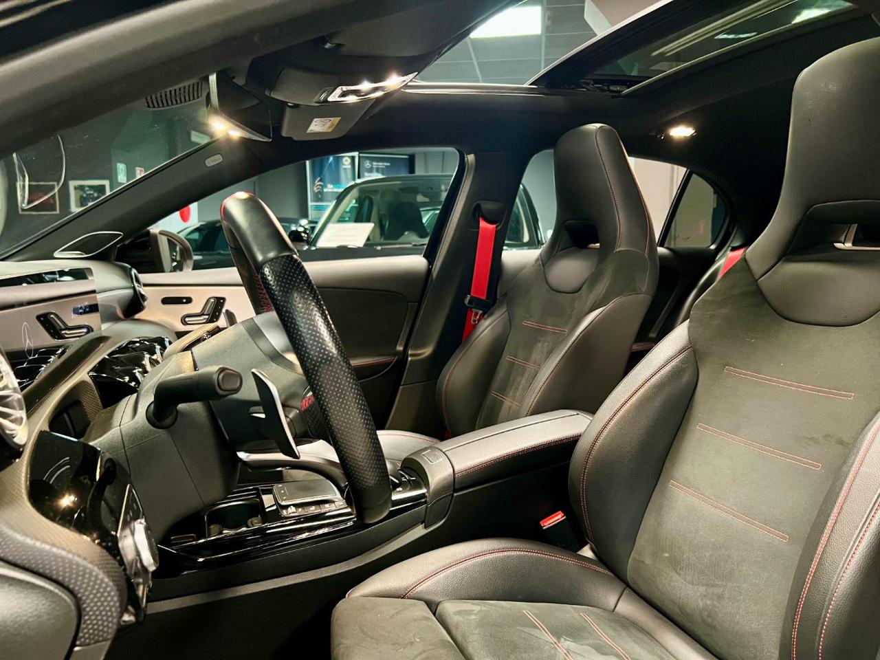 MERCEDES-BENZ A 35 AMG 4Matic - 16