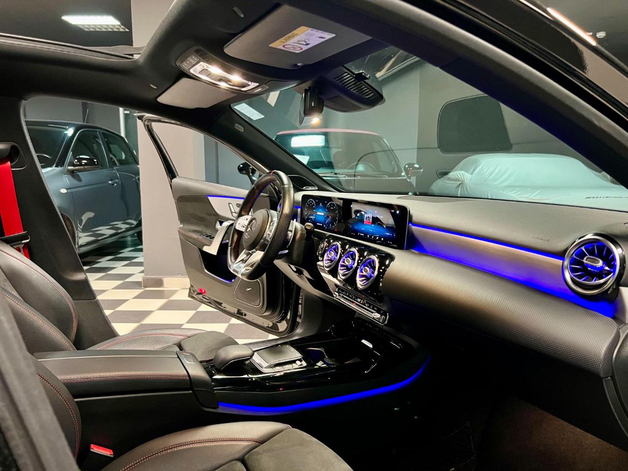 MERCEDES-BENZ A 35 AMG 4Matic - 24