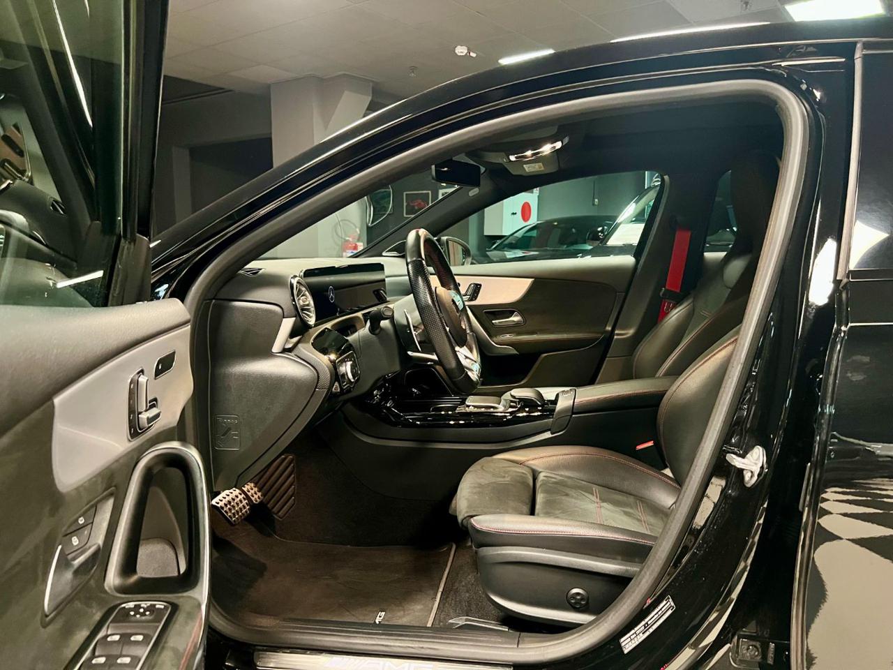 MERCEDES-BENZ A 35 AMG 4Matic - 9