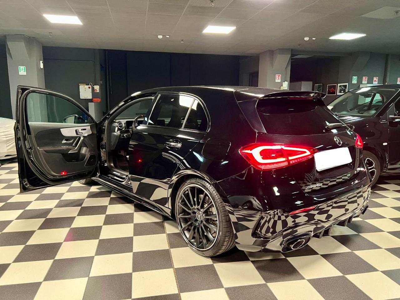 MERCEDES-BENZ A 35 AMG 4Matic - 10