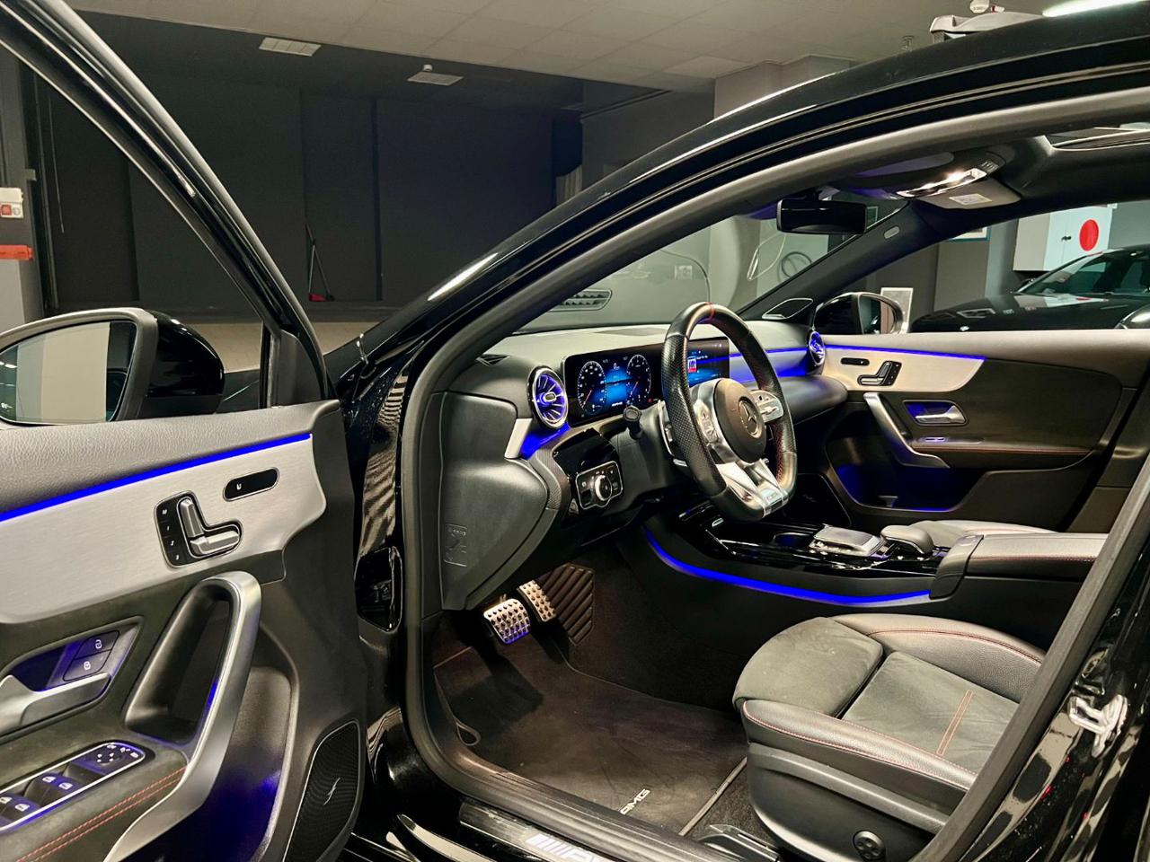 MERCEDES-BENZ A 35 AMG 4Matic - 22