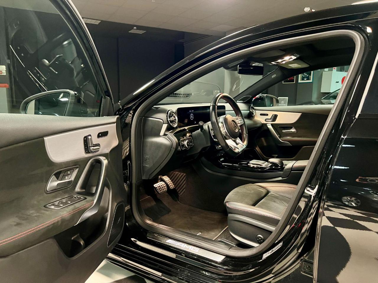 MERCEDES-BENZ A 35 AMG 4Matic - 11