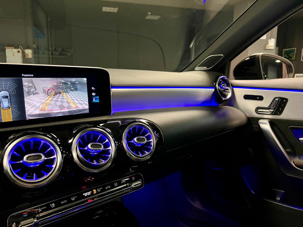 MERCEDES-BENZ A 35 AMG 4Matic - 28