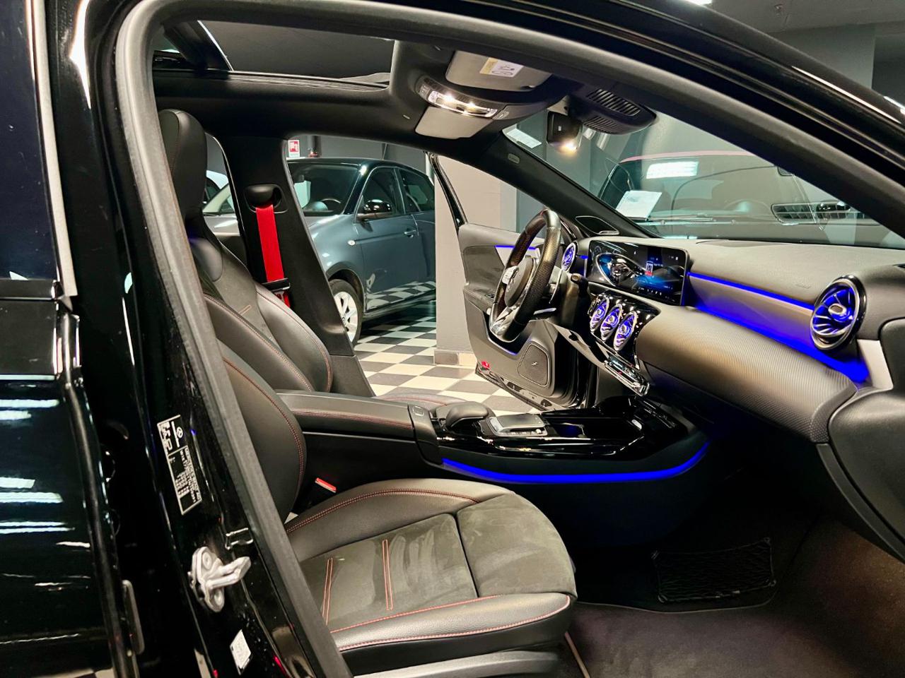 MERCEDES-BENZ A 35 AMG 4Matic - 25