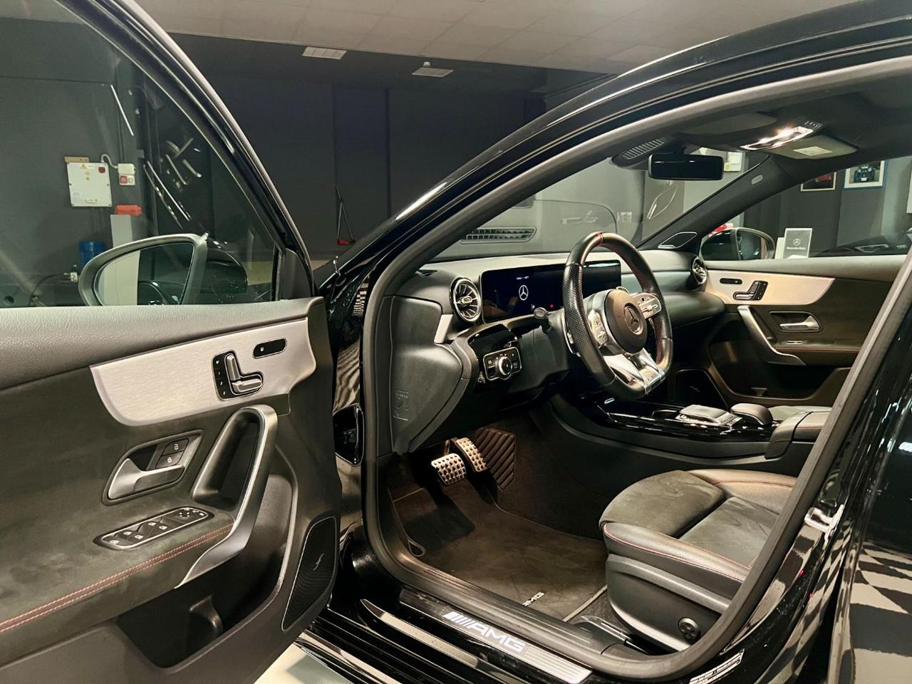 MERCEDES-BENZ A 35 AMG 4Matic - 8