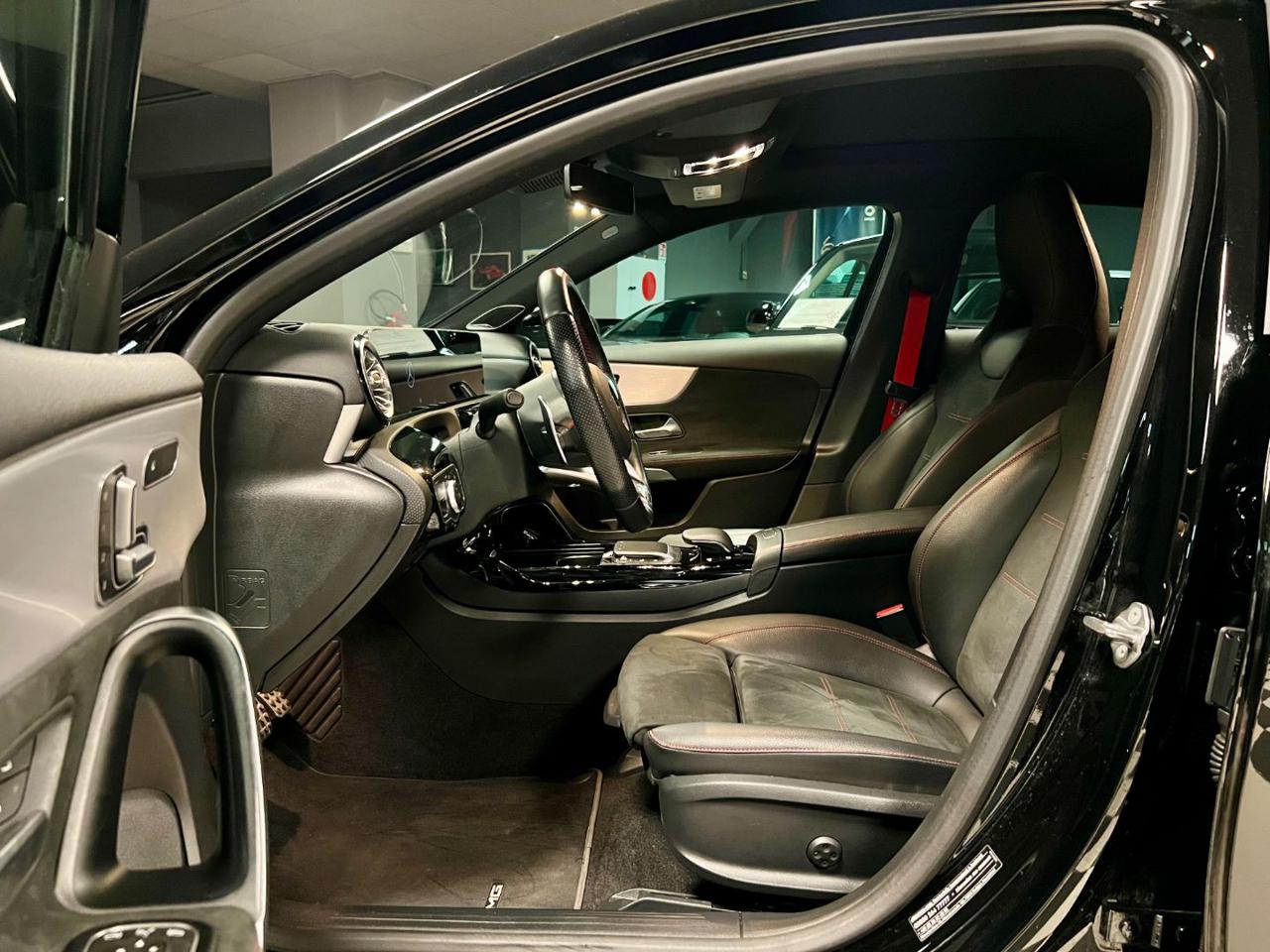 MERCEDES-BENZ A 35 AMG 4Matic - 12