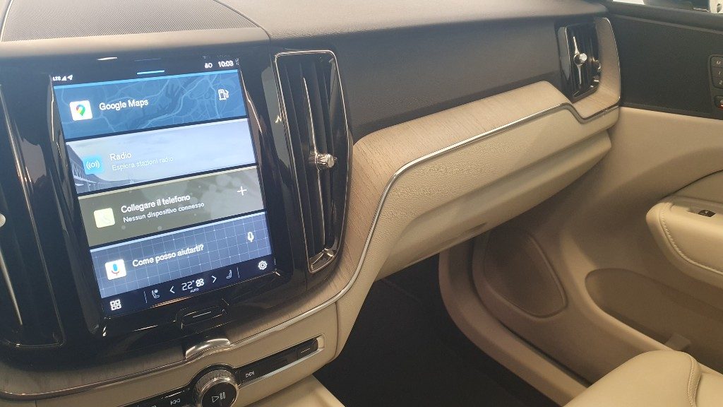 VOLVO XC60 B4 (d) AWD automatico Plus Bright - Grid Foto 9