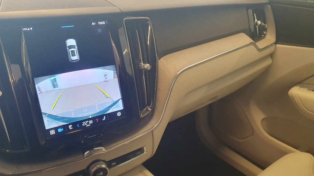 VOLVO XC60 B4 (d) AWD automatico Plus Bright - Grid Foto 10