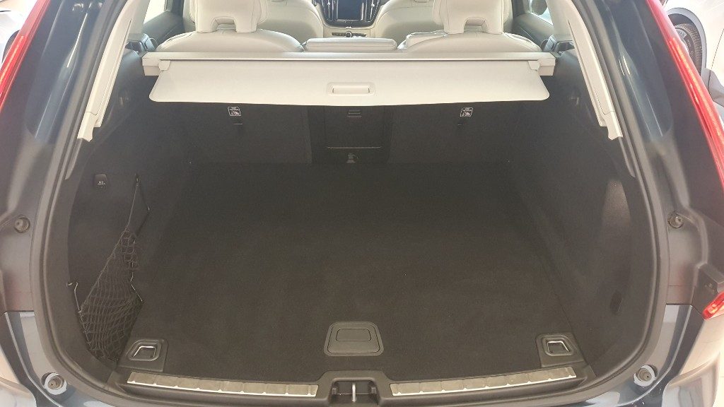 VOLVO XC60 B4 (d) AWD automatico Plus Bright - Grid Foto 12