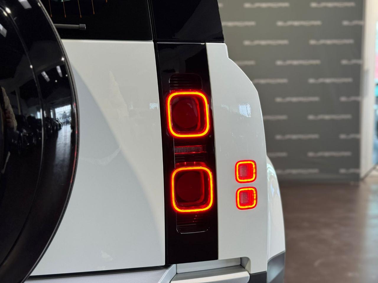 LAND ROVER Defender 90 3.0D I6 200 CV AWD Auto S - 6