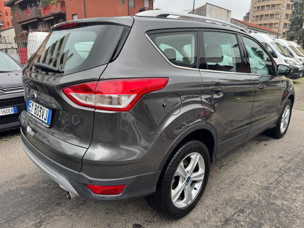 FORD Kuga 2.0 TDCI 120 CV S&S 2WD TITANIUM - 4
