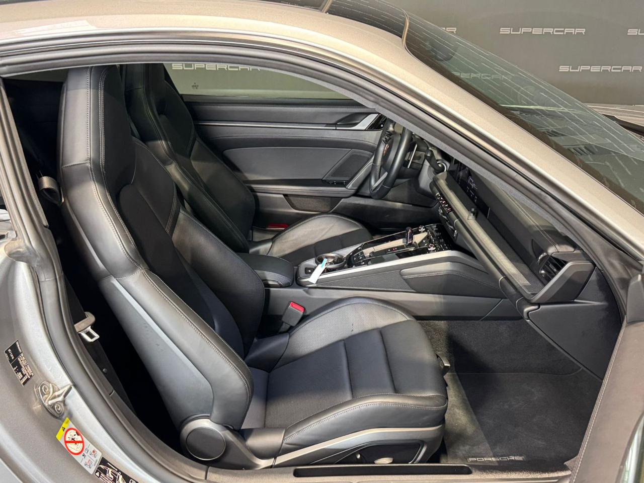 PORSCHE 911 Carrera - 10