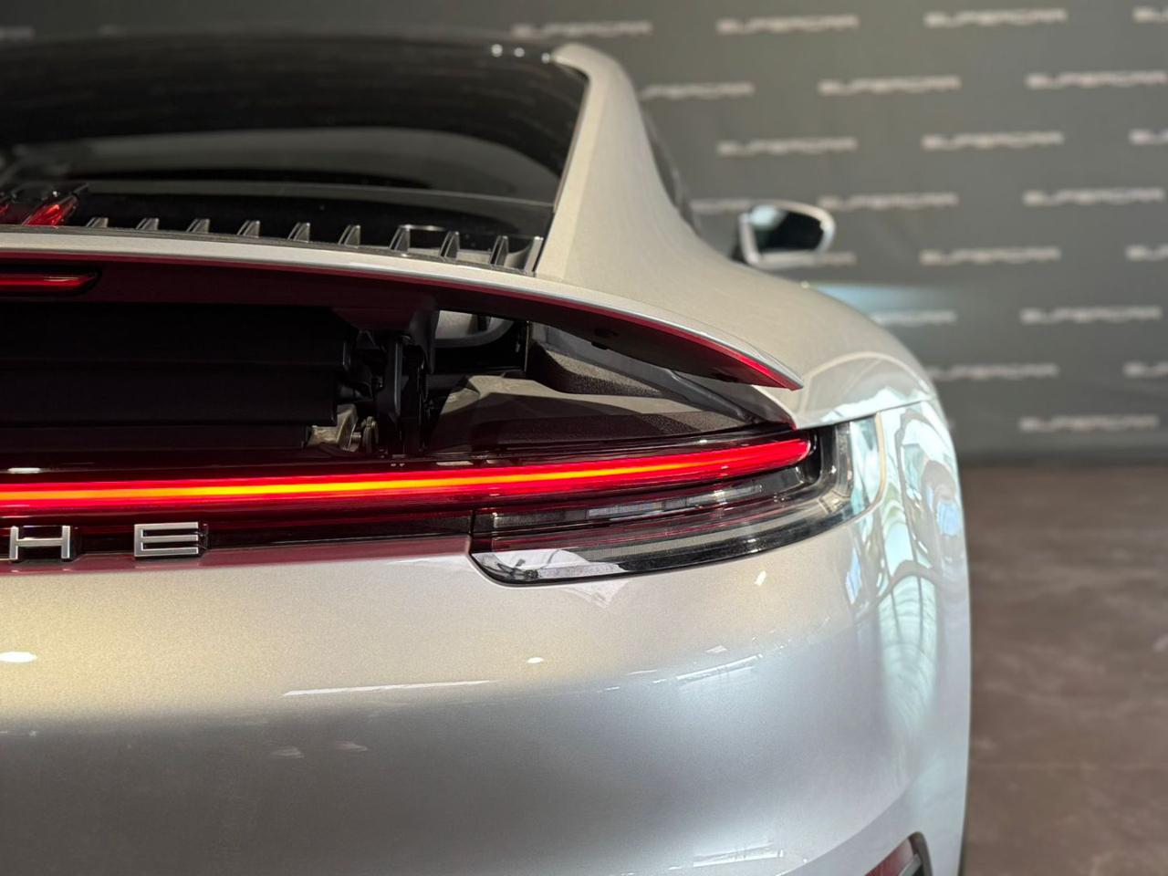 PORSCHE 911 Carrera - 6