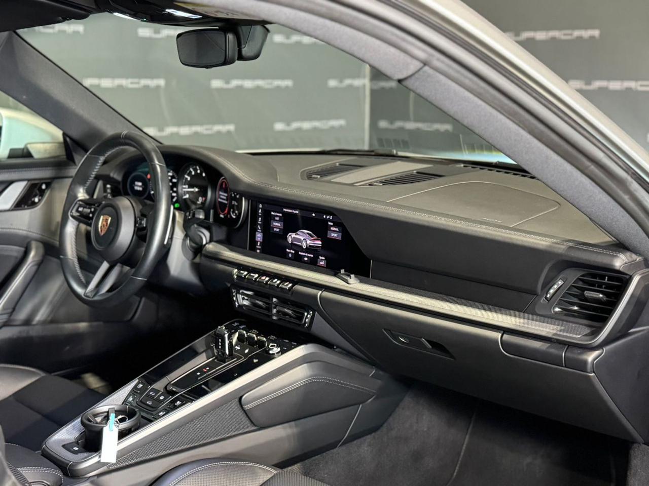 PORSCHE 911 Carrera - 11