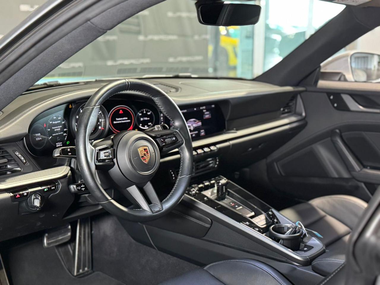 PORSCHE 911 Carrera - 12