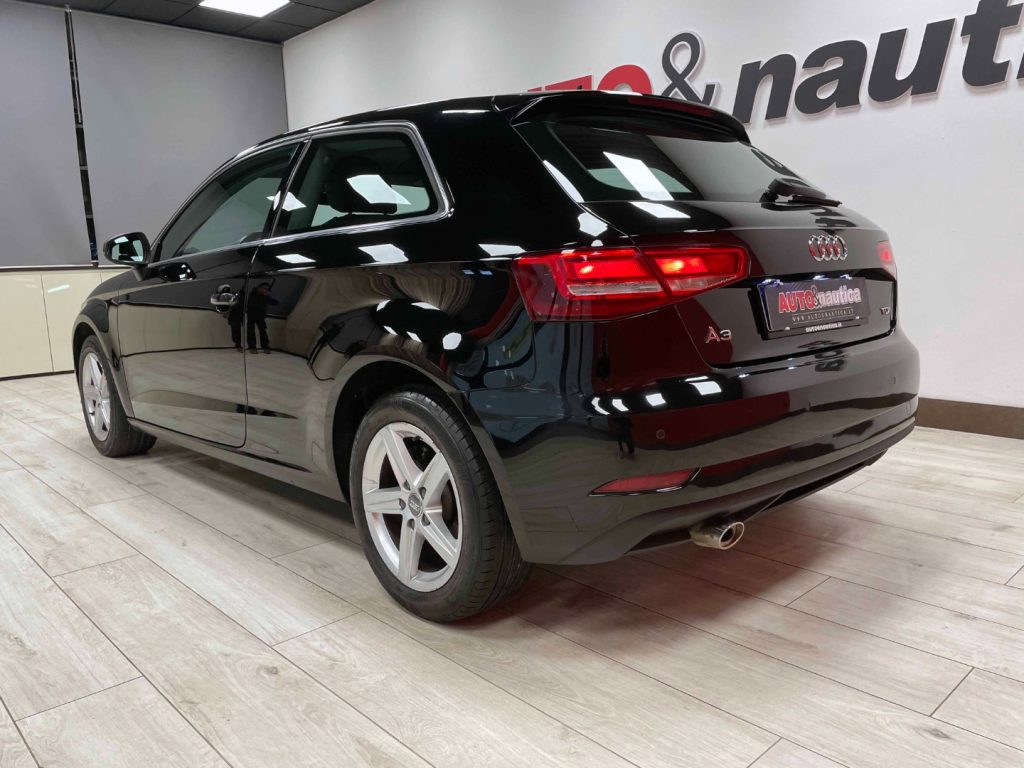 AUDI A3 3P 1.6 TDI 110CV - 8