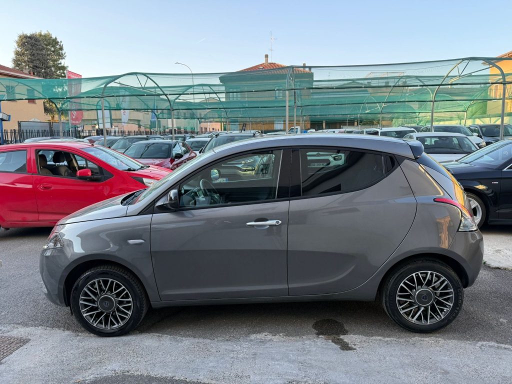 LANCIA Ypsilon 1.0 FireFly 5 porte S&S Hybrid Platino - 2