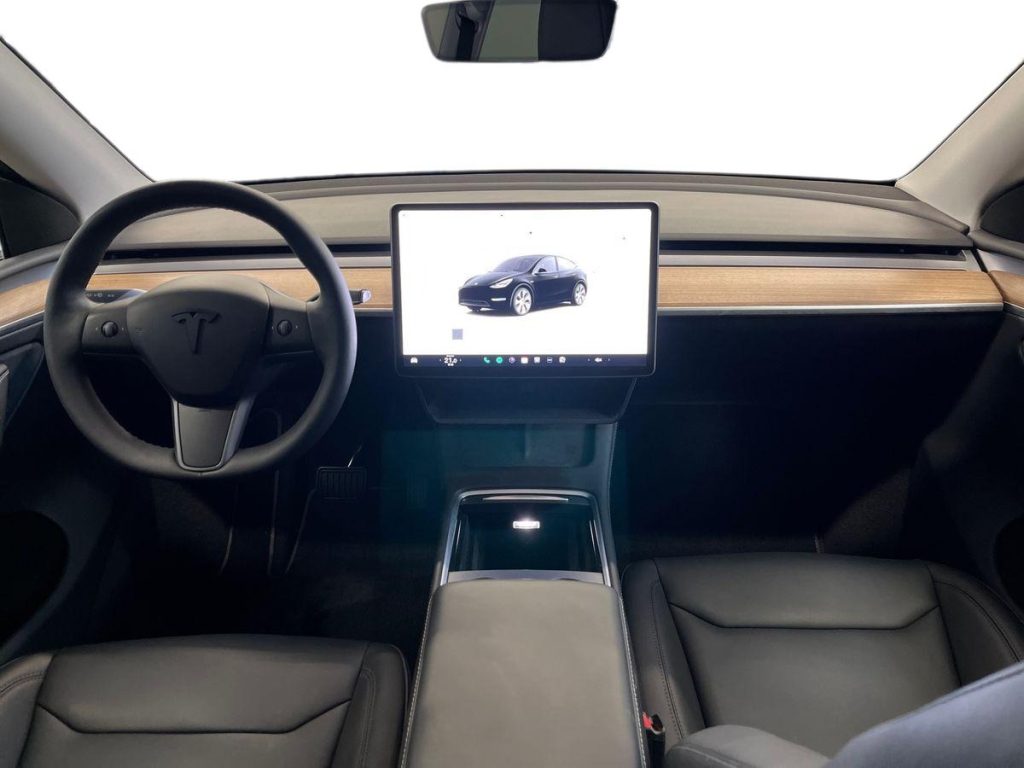 TESLA Model Y RWD - 8